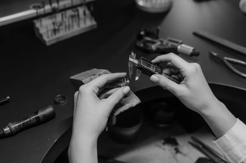 Ferro e Pixel: Come le Botteghe Fiorentine Stanno Riscrivendo il Futuro dell'Artigianato